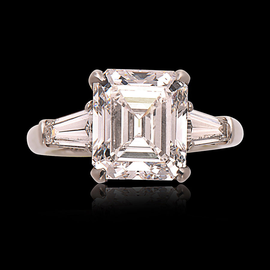 Tiffany & Co. Exquisite Diamond Engagement Ring